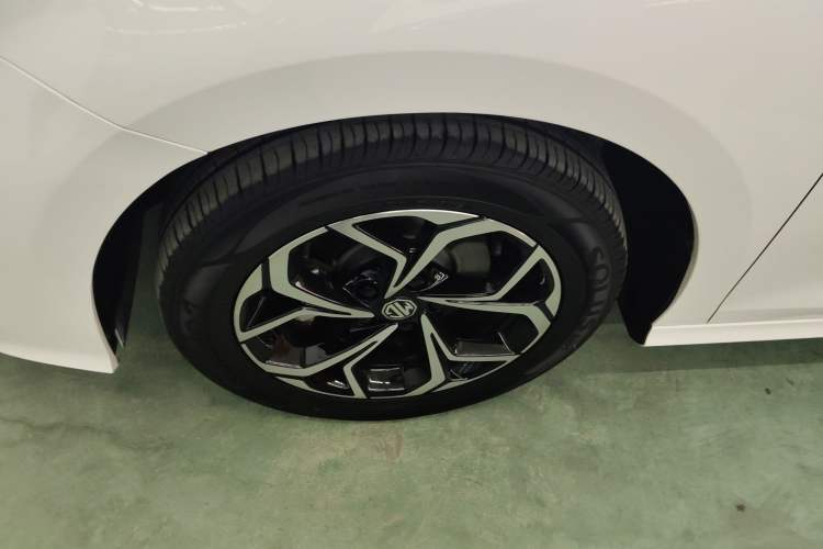 Used MG 5 2023 180 DVVT CVT Luxury Edition
