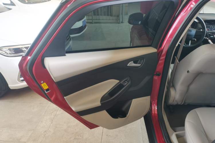 Used Ford Focus 2018 Sedan Classic 1.6L Automatic Comfort Plus Smart Drive Version
