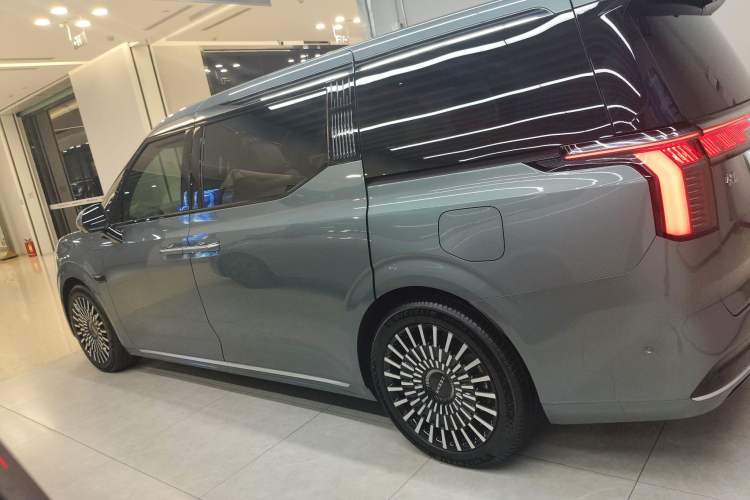 Used Zeekr 009 2024 7-Seater Walk-Through Version Four-Wheel Drive 108 kWh