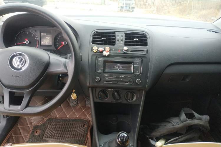 Used Volkswagen Polo 2016 1.4L Manual Fashion Model