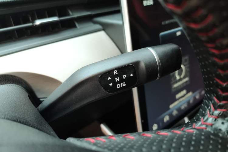 Used NETA V 2022 Chao 300 Lite Ternary Lithium