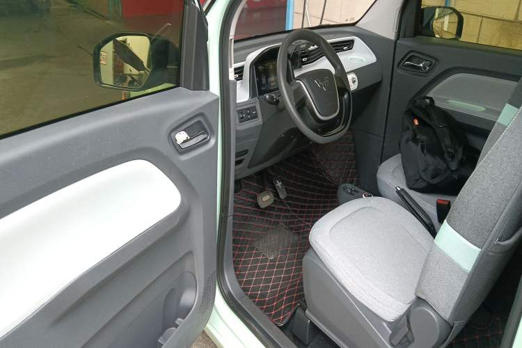 Used Wuling Hongguang MINIEV 2022 Macaron Premium Model – Lithium Iron Phosphate