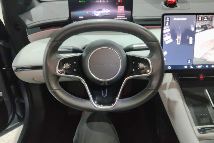 Used Hima Luxeed S7 2024 Max
