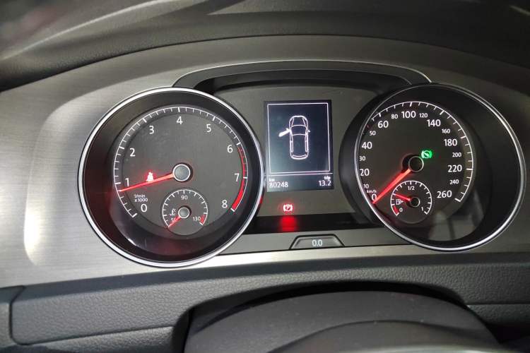 Used Volkswagen Golf 2015 1.4TSI Automatic Luxury Model
