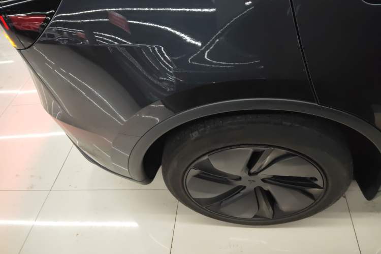 Used Tesla Model Y 2025 Rear-Wheel-Drive Version
