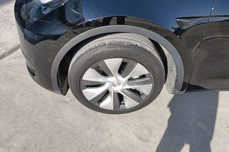 Used Tesla Model Y 2023 Rear-Wheel-Drive Version
