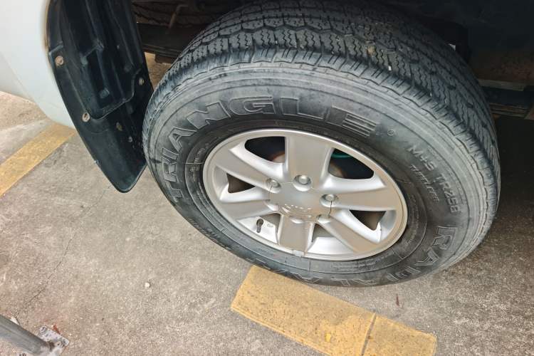 Used Isuzu JLM 2018 2.5T Two-Wheel Drive Diesel Luxury Version JE4D25Q5A
