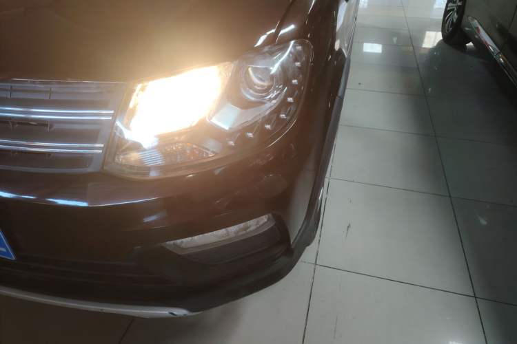 Used Dongfeng Fengon 370 2016 1.5L Manual Luxury Version SFG15-05 7 Seats
