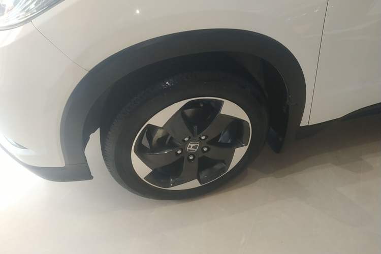 Used Honda Vezel 2015 1.8L CVT 2WD Luxury Model
