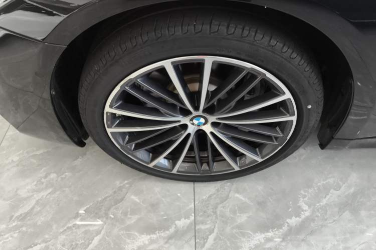 Used BMW 5 Series 2019 Facelifted 530Li Leading Edition M Sport Package
