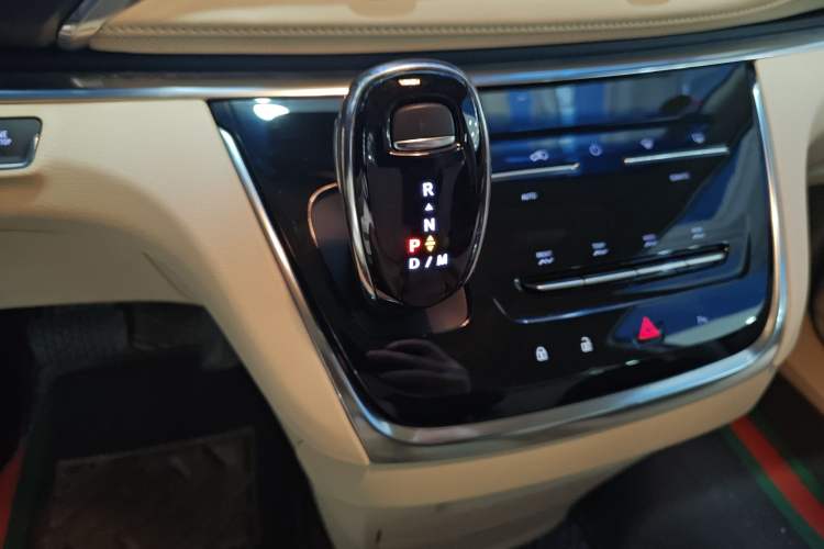 Used Buick GL8 2023 Facelifted Land Cruiser Executive Luxury Version