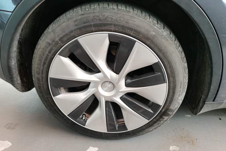 Used Tesla Model Y 2021 Long-Range All-Wheel-Drive Version