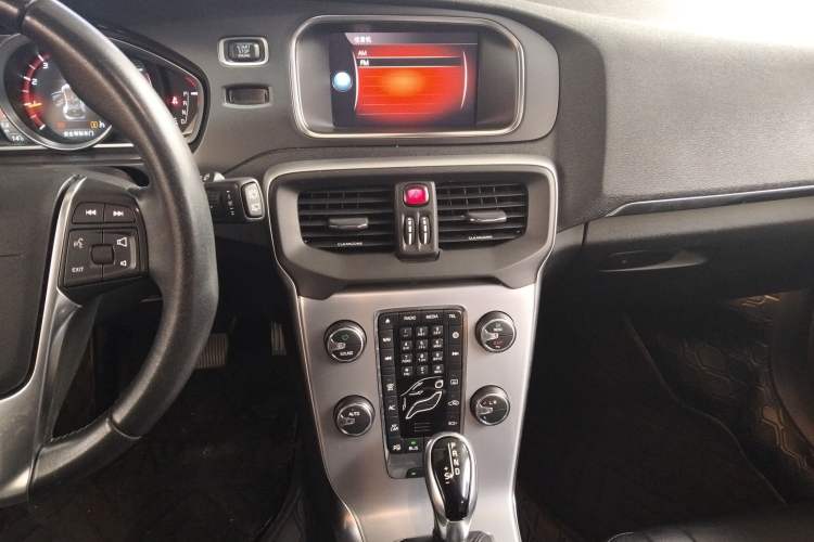 Used Volvo V40 2019 T3 Smart Luxury Edition