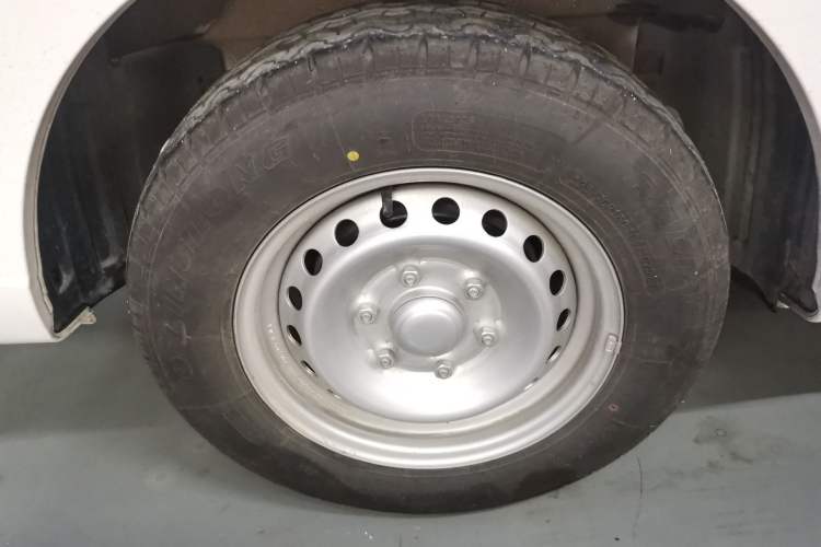 Used Wuling Yangguang 2024 300KM Comfort Version Passenger Van 75kW