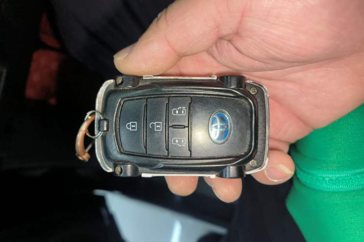 Used Toyota Granvia 2023 2.5L Hybrid Comfort Edition
