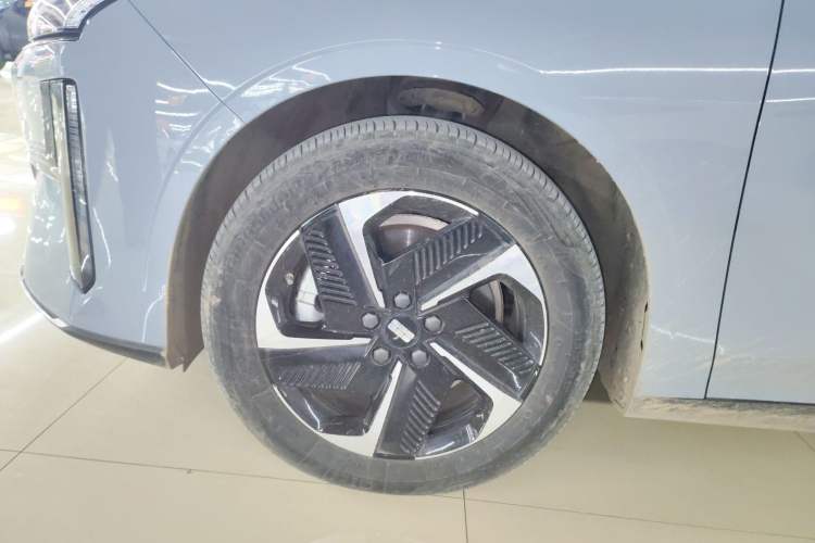 Used  L6 2023 125km MAX
