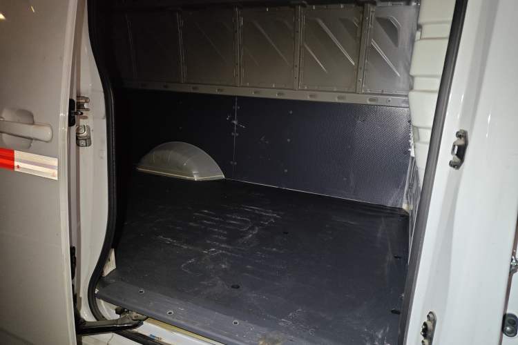 Used Wuling Yangguang 2024 300km Comfort Version with Sealed Windows 60kW