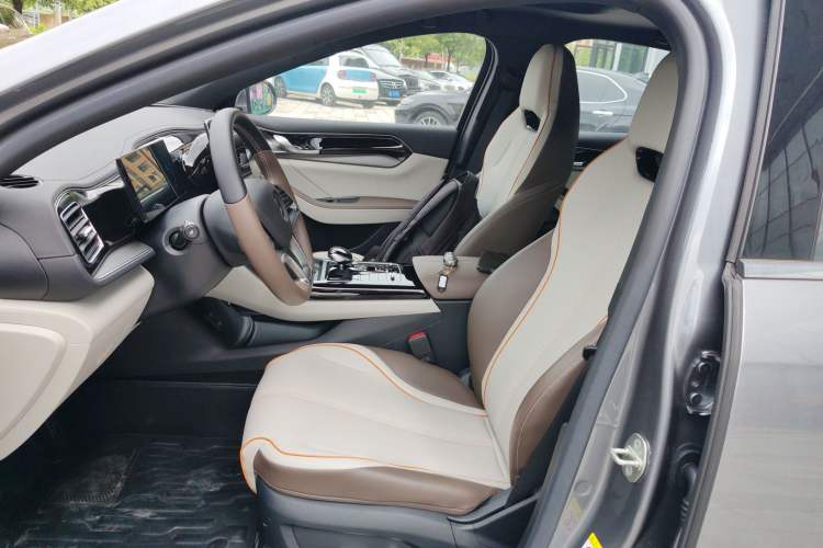 Used BYD Qin PLUS 2023 Champion Edition DM-i 120KM Excellence Model
