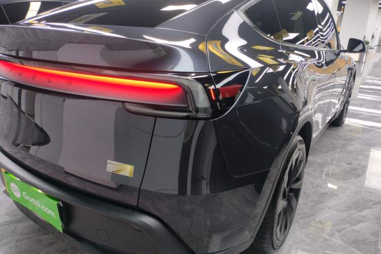 Used Tesla Model Y 2025 Long-Range All-Wheel Drive First Edition