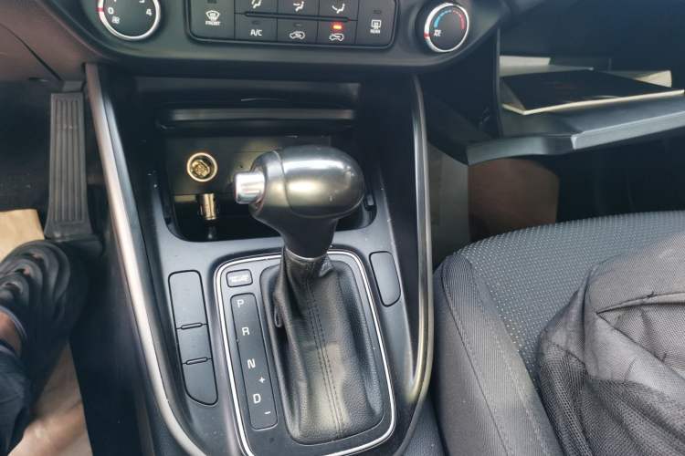 Used Kia Carens 2013 2.0L 7-Seater Automatic Standard Version China IV Standard
