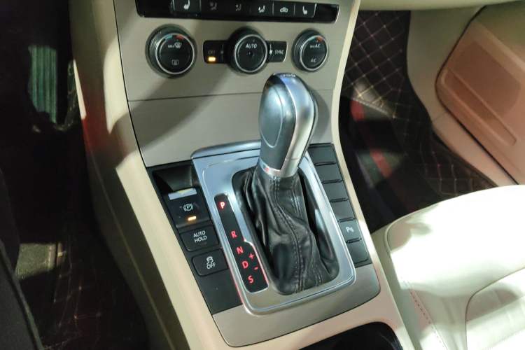 Used Volkswagen Magotan 2013 1.8TSI Luxury Model