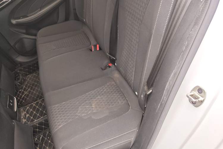 Used Roewe i5 2020 1.5L Manual 4G Connect Luxury Edition