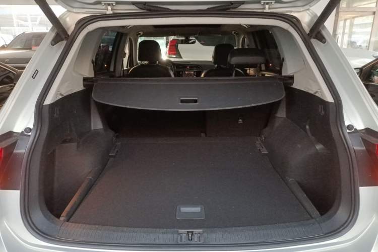 Used Volkswagen Tiguan L 2020 330TSI Automatic Two-Wheel Drive Smart Luxury Edition China VI Standard
