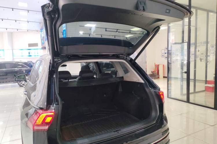 Used Volkswagen Tiguan L 2024 Outstanding Model 330TSI Automatic Two-Wheel Drive R-Line Dragon Glory Edition
