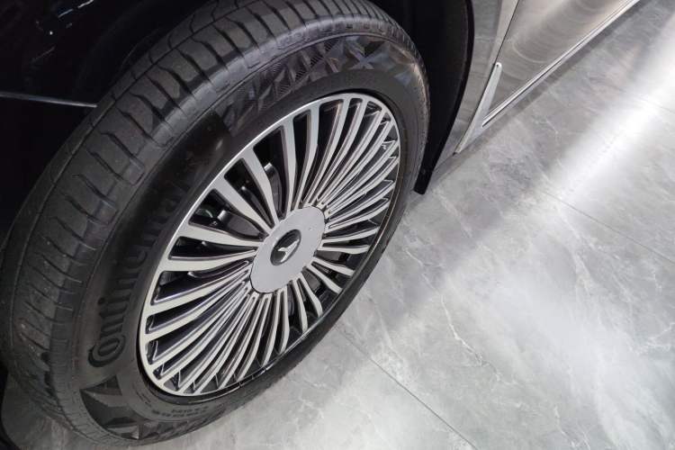 Used VOYAH Dream 2025 PHEV Four-Wheel Drive Prestige Kunpeng Edition
