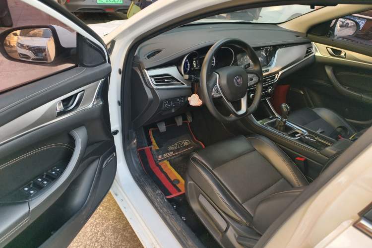 Used Changan Eado 2019 High-Energy Edition 1.6L GDI Manual Pioneer Model China VI Standard