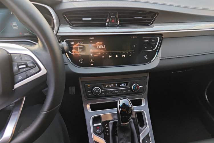 Used Geely Auto Emgrand 2019 Leading Edition 1.5L CVT Upward-Connected Model China VI Standard