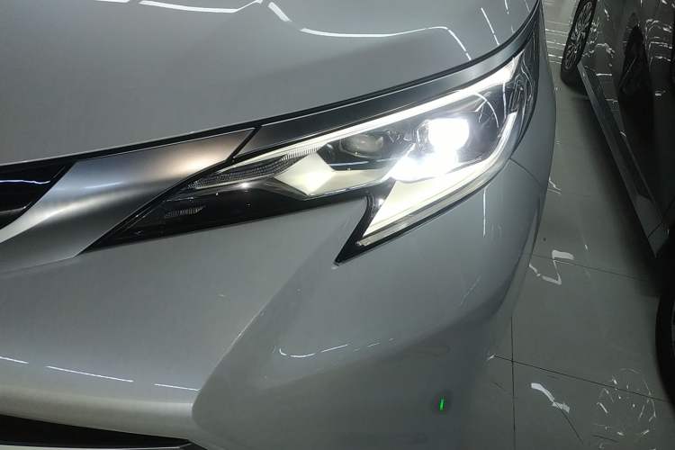 Used Toyota Sienna 2021 2.5L Hybrid Platinum Edition