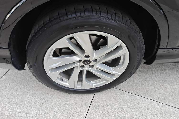 Used Audi Q7 2023 45 TFSI quattro S line Sport model