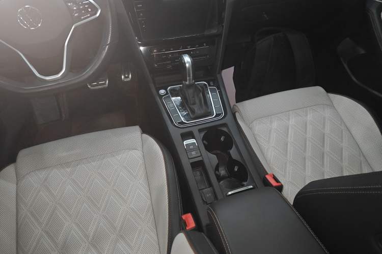 Used Volkswagen Magotan 2023 2 Million Units Commemorative Edition 330TSI DSG Luxury Version
