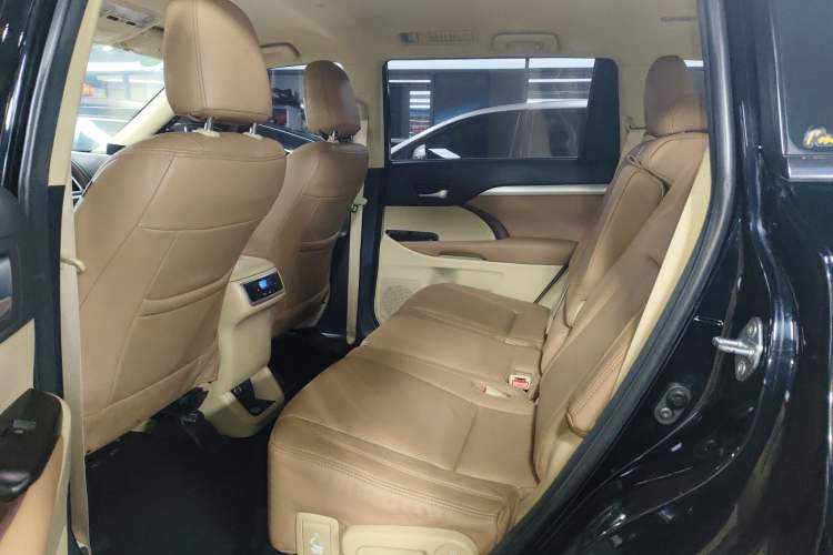 Used Toyota Highlander 2017 3.5L 4x4 Elite Edition 7-Seater
