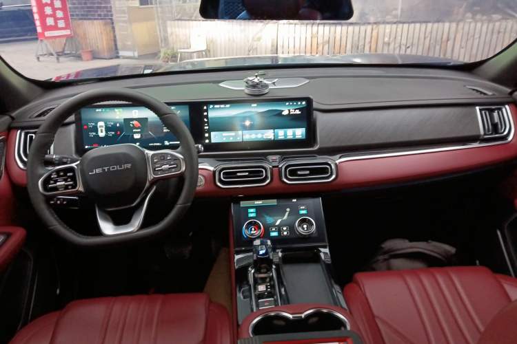 Used JETOUR X70 PLUS 2025 1.5T Luxury Edition 7-Seater