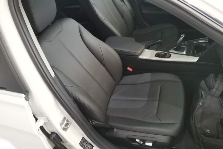 Used BMW 3 Series 2016 320Li Ambition Model
