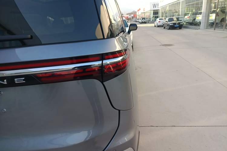 Used Bestune M9 2023 2.0T Ultimate Edition