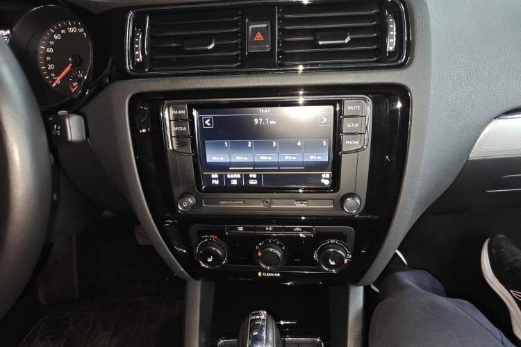 Used Volkswagen Sagitar 2017 180TSI Automatic Luxury Edition
