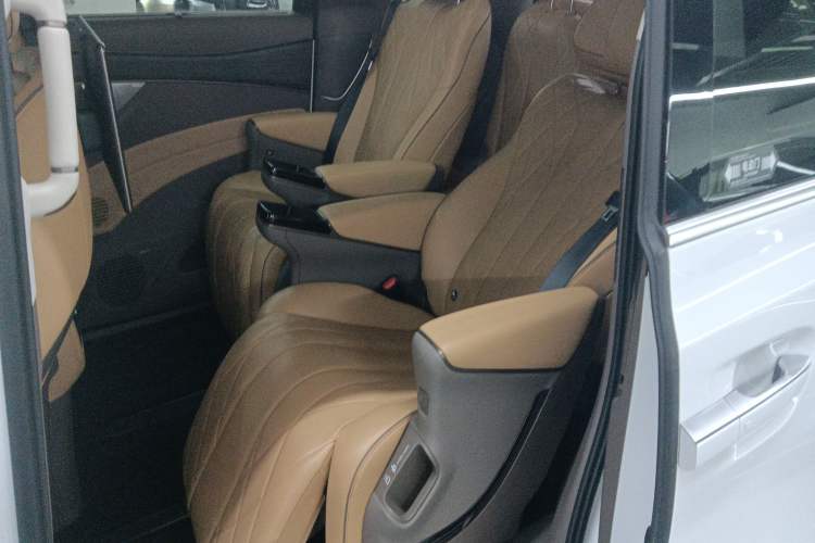 Used Denza D9 2022 DM-i 970 Four-Wheel Drive Prestige Model