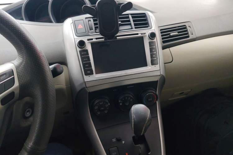 Used Toyota Verso 2015 180E CVT Crossover Edition