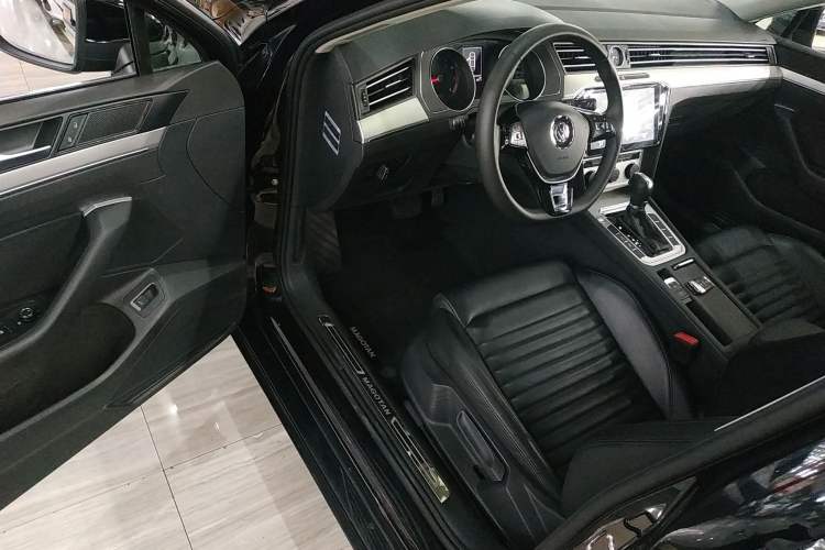 Used Volkswagen Magotan 2017 280TSI DSG Comfort Model
