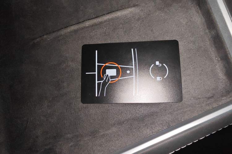 Used Tesla Model Y 2025 Rear-Wheel-Drive Version
