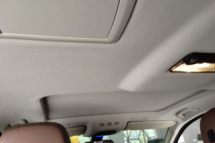 Used BMW 5 Series 2014 520Li Elegant Model
