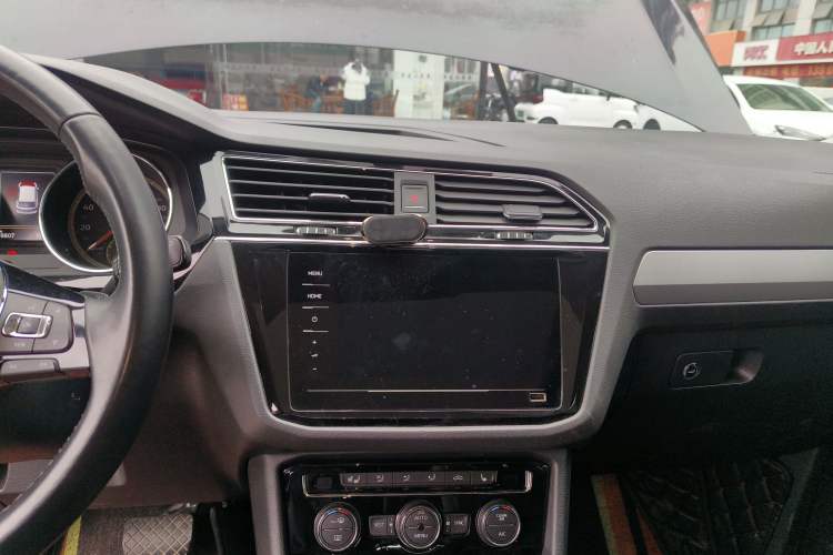 Used Volkswagen Tiguan L 2019 Revised 330TSI Automatic Two-Wheel Drive Smart & Luxury Edition China VI Standard
