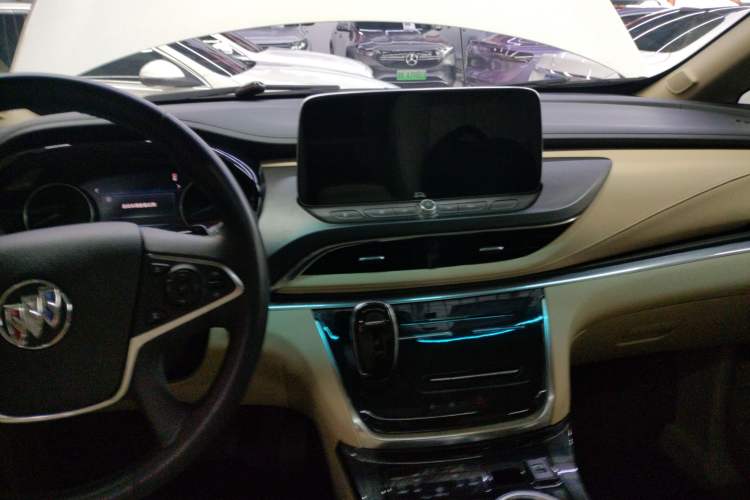 Used Buick GL8 2023 Facelifted Land Cruiser Executive Luxury Version
