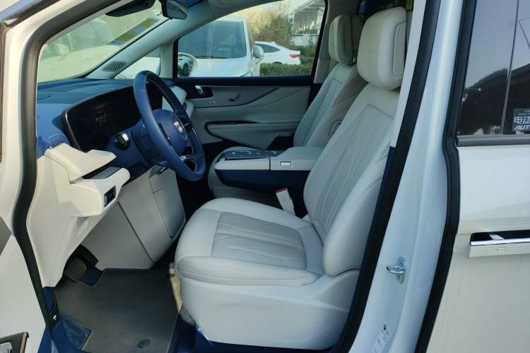 Used Buick GL8 New Energy 2024 Lu Zun Luxury Edition 7-Seater