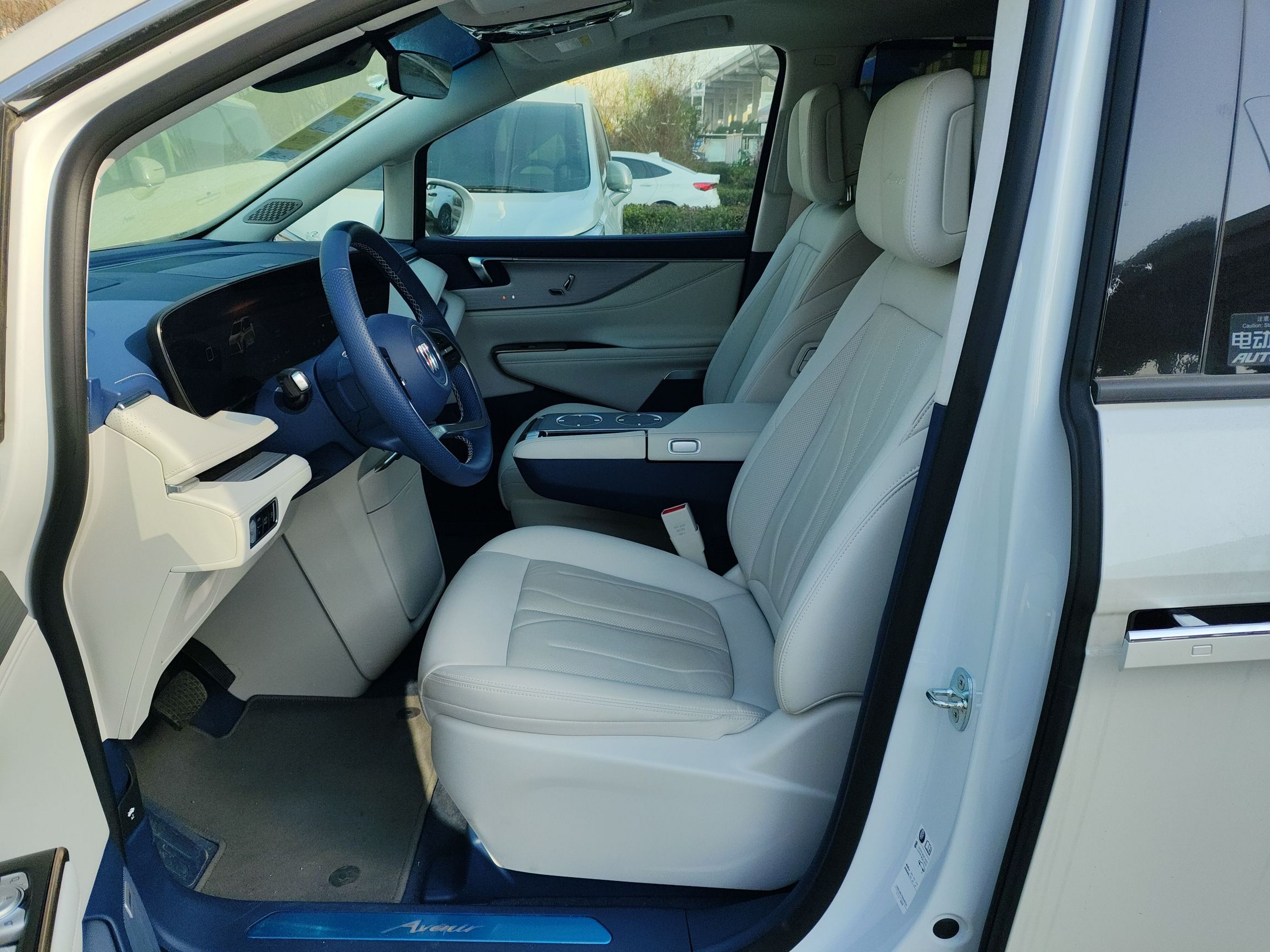 Переднее сиденье в автомобиле