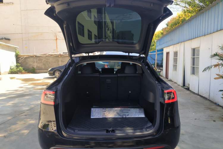 Used Tesla Model Y 2023 Rear-Wheel-Drive Version
