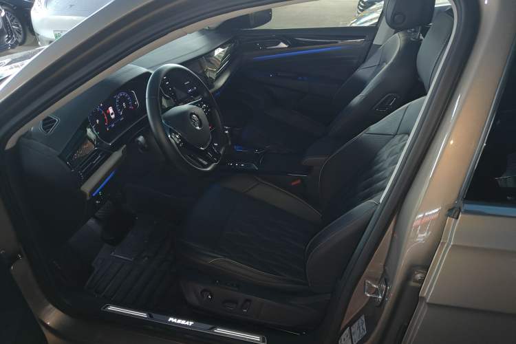 Used Volkswagen Passat 2020 330TSI Luxury Edition China VI